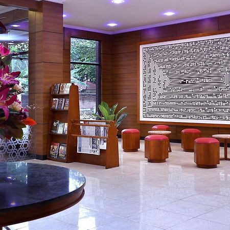 Multazam Hotel Solo Esterno foto
