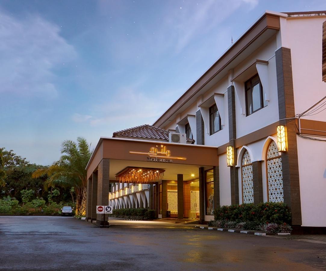 Multazam Hotel Solo Esterno foto